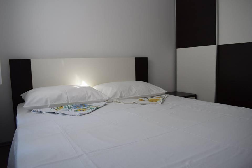 Apartmani Celjak Паг Екстериор снимка