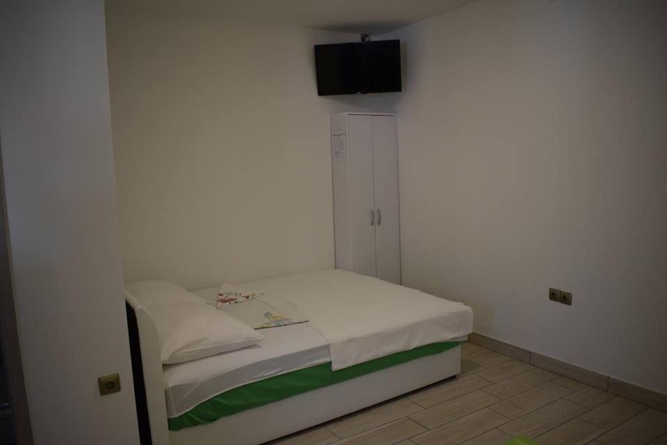 Apartmani Celjak Паг Екстериор снимка